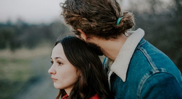Emocionálny manipulátor - tvári sa, že ťa miluje, no v skutočnosti len nechce byť sám