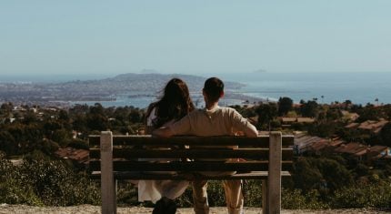 Partner na služobných cestách: Ako sa nezblázniť z odlúčenia a udržať blízkosť