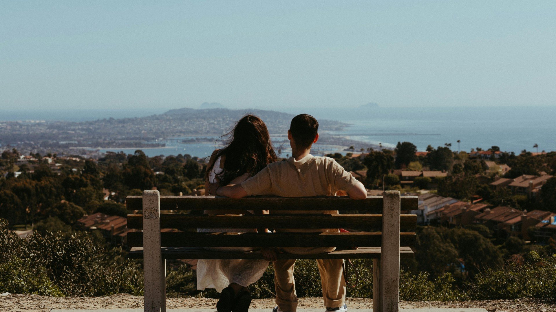 Partner na služobných cestách: Ako sa nezblázniť z odlúčenia a udržať blízkosť
