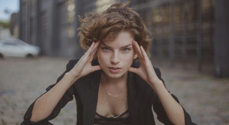 Psychológia bielej a čiernej: Dve energie, ktoré formujú tvoje vzťahy aj náladu