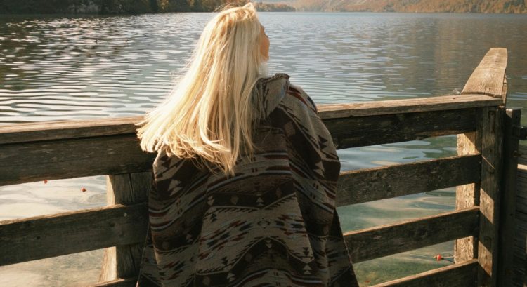 Oblečenie a zdravie: Ako materiál ovplyvňuje tvoju pokožku, energiu a pohodu