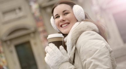 Chladné dni sa čoraz rýhlejšie bližia: Ako sa teplo obliecť a nevyzerať pri tom ako snehuliak