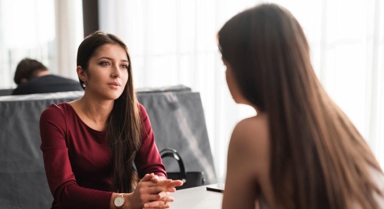 Ženské znamenia, ktoré majú tendenciu ohovárať ťa za chrbtom