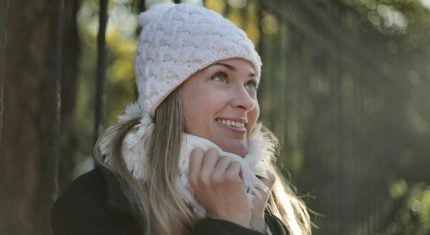 ľadové ruky, studené chodidlá, vyhrievané podložky, rukavice, zimné tipy, teplo v zime, zimné oblečenie, zdravie, komfort, zimné vychytávky