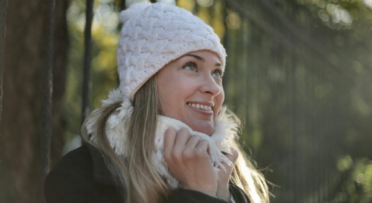 ľadové ruky, studené chodidlá, vyhrievané podložky, rukavice, zimné tipy, teplo v zime, zimné oblečenie, zdravie, komfort, zimné vychytávky