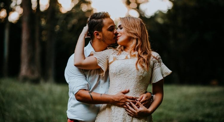 Objav varovné signály, že muž nie je pripravený na vzťah. Nauč sa rozpoznať toxické správanie hneď na začiatku, a ušetri si sklamanie.