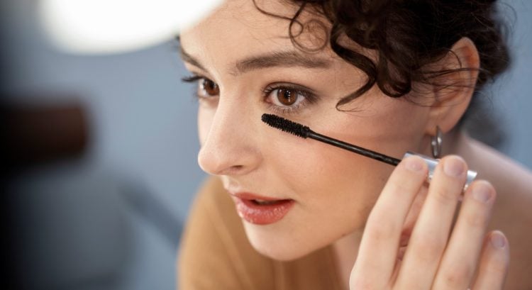 Tubing maskara: Nová riasenka, ktorá prekonáva klasické špirály