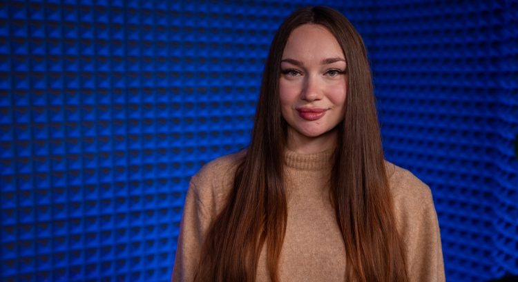 V kabelke Sára Štangelová