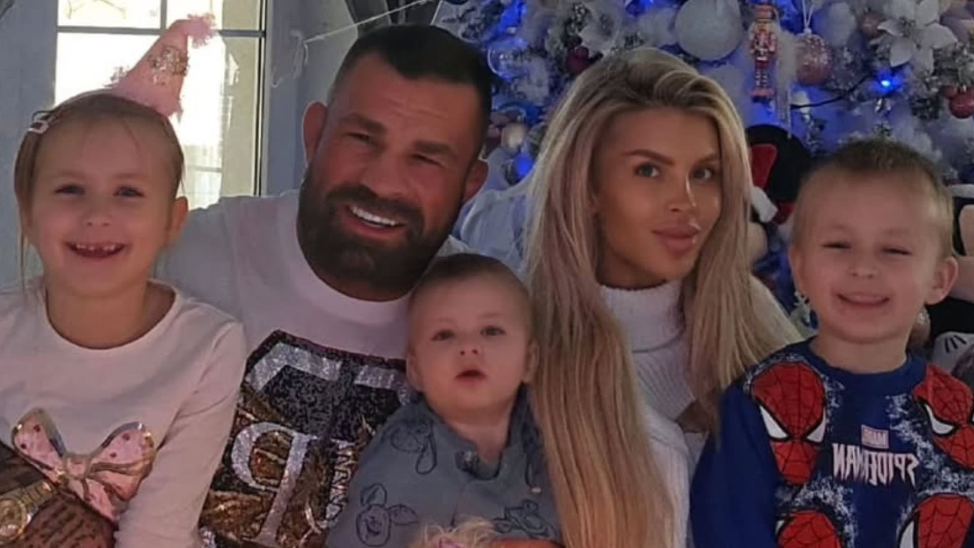 Naozaj bude Karlos Vémola na Vianoce sám?