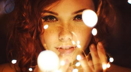 Starostlivosť o očné okolie, ktorá ti paradoxne nepomôže, ale ublíži