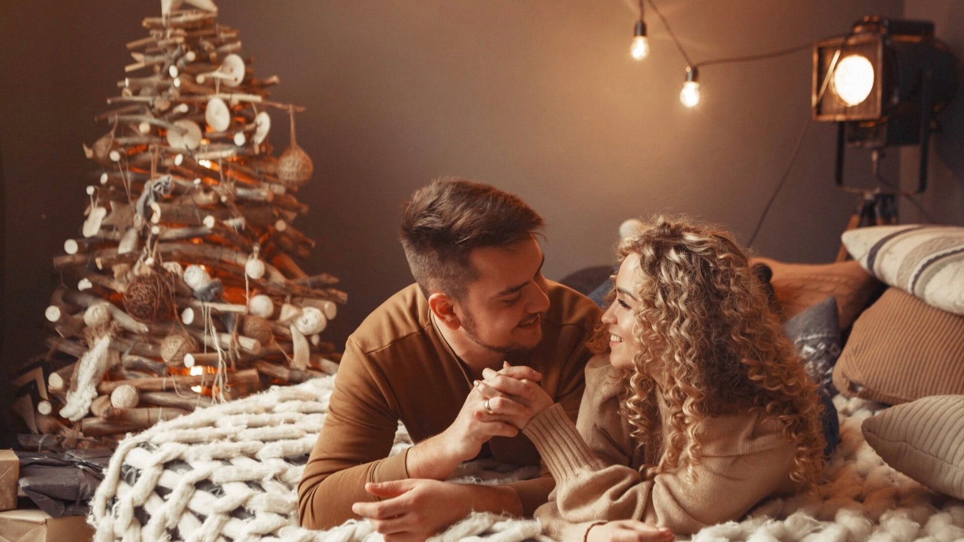 Výkon v posteli nie je prirodzený? Možno sa ti snaží niečo dokázať