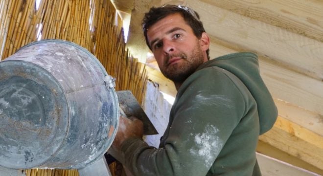 Roman zo šou Farma šokuje