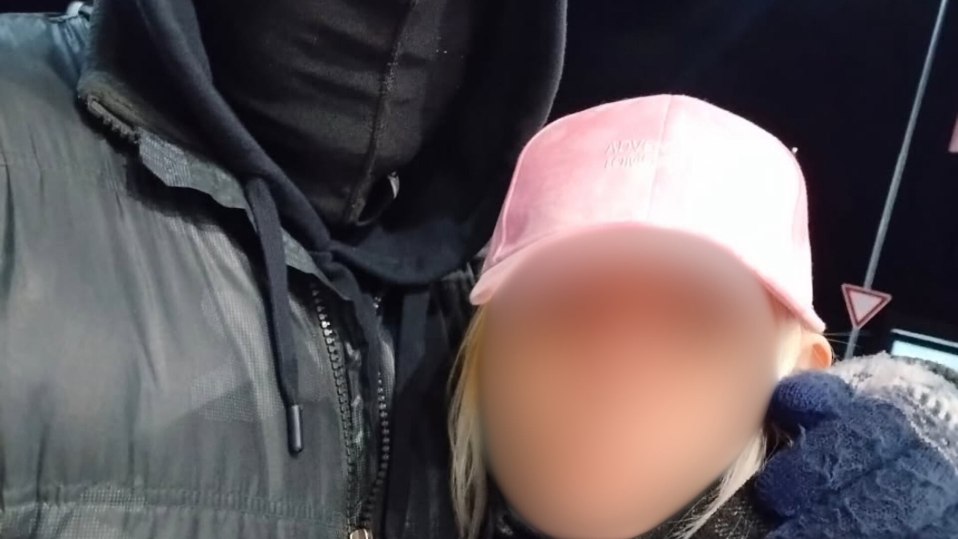 Jej ex je v pátraní, no ona sa pýši novým mužom