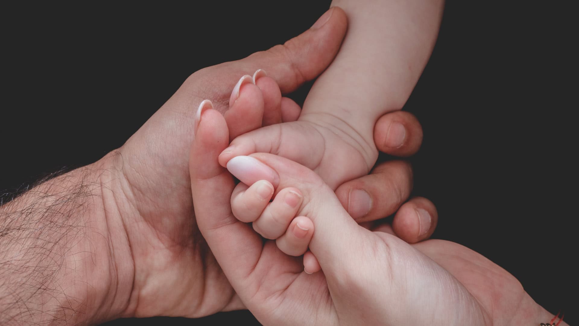 Hudobník David Guetta sa stal otcom