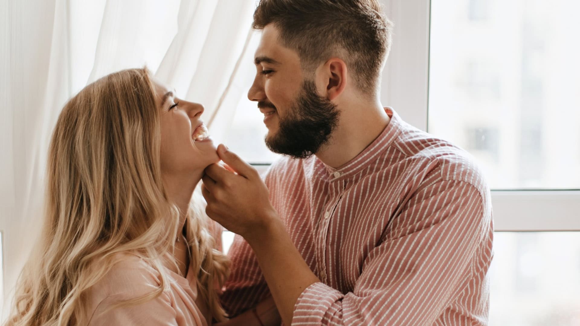 Buď nezabudnuteľná: 5 vecí, ktoré robí sebavedomá žena v spálni