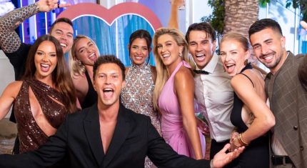 Víťazi šou Love Island mali autonehodu