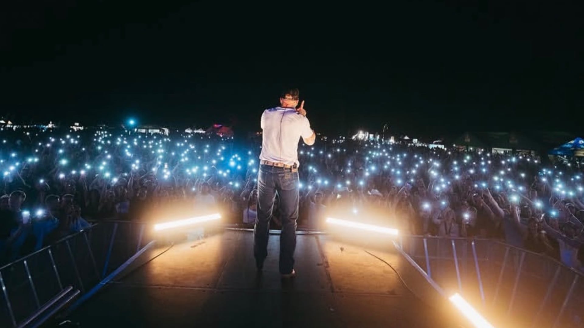 Známy český raper pokľakol pred speváčkou