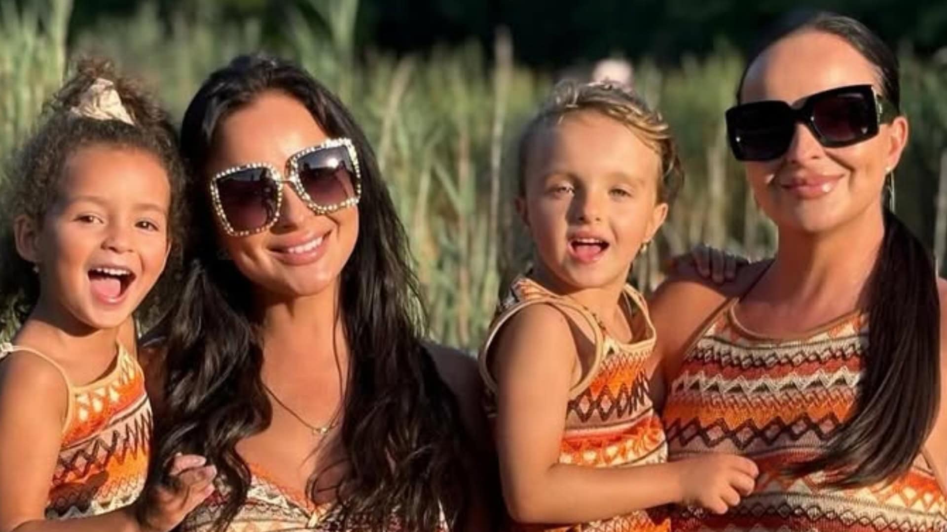 Daniela a Veronika z dua Twiins s dcérami