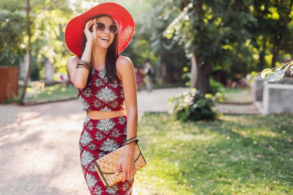 Letný outfit, komplet sukňa a croptop