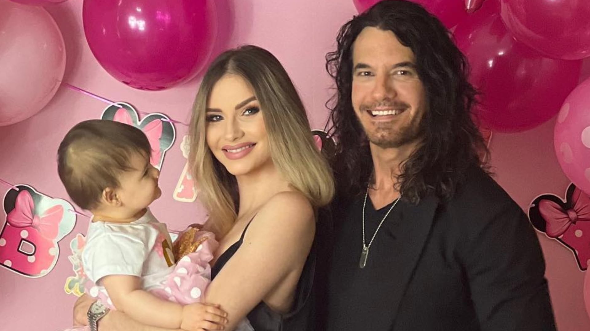 Broňa Gregušová a Mario Cimarro s dcérkou