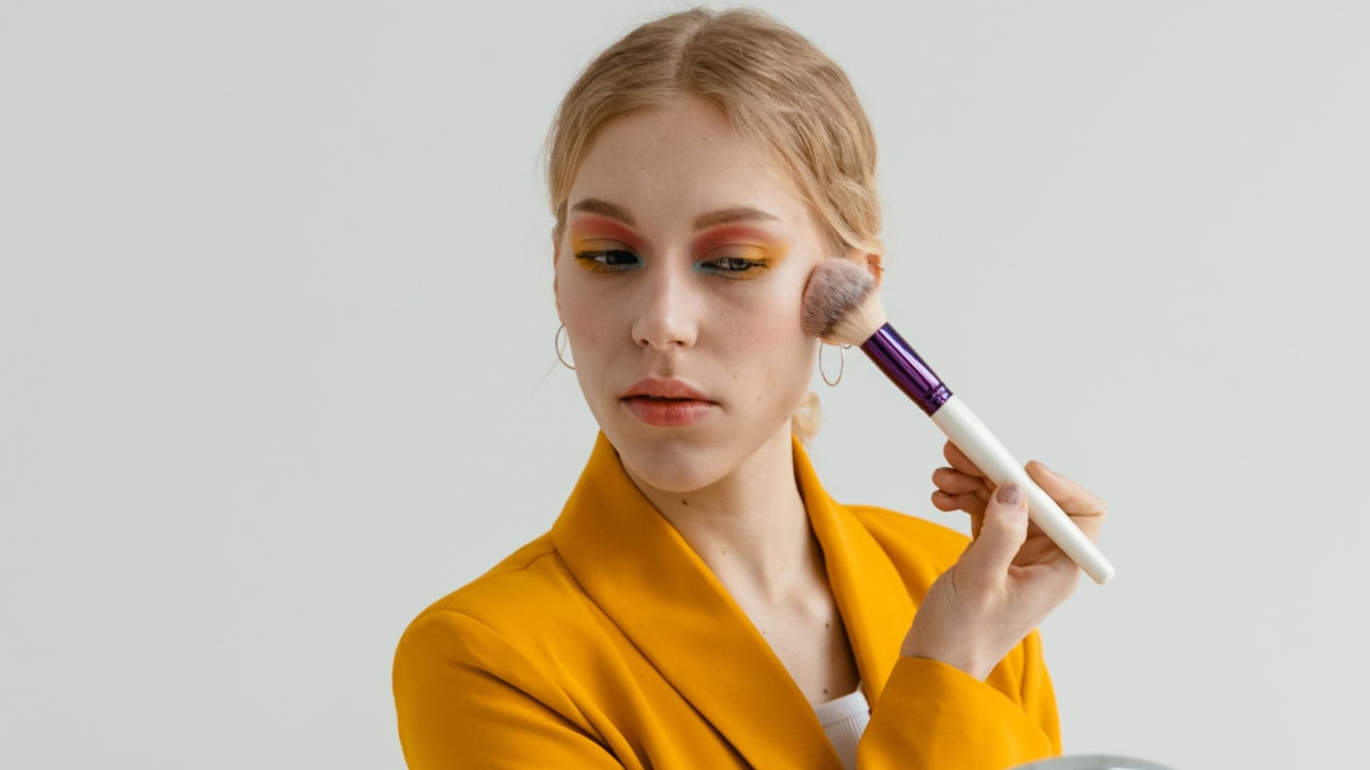 prečo make-up vyzerá v každom zrkadle inak